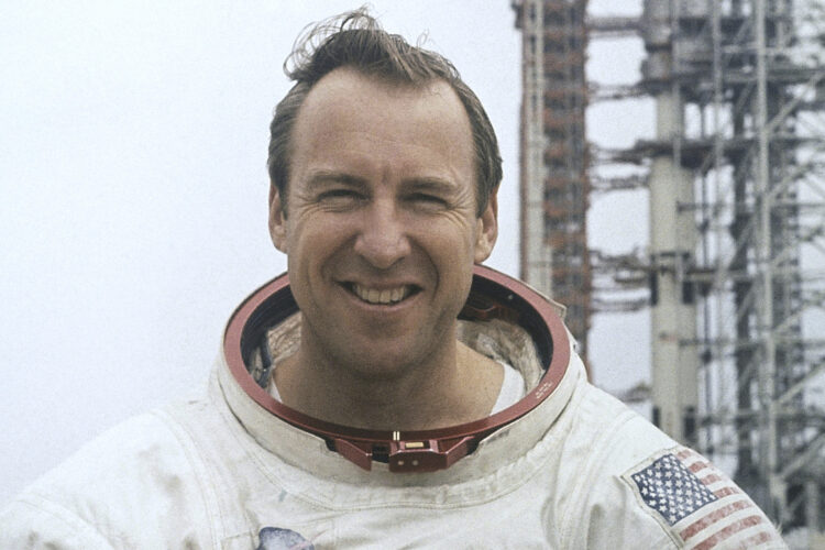 Apollo 13 Leader James Lovell Dies at 97